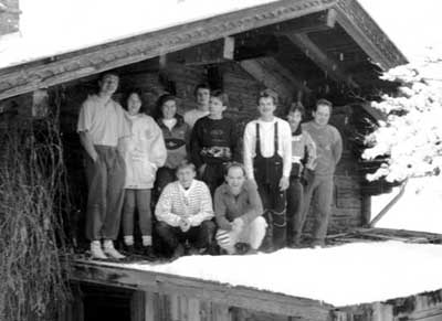Gruppenfoto vor der Wettberg-Hütte